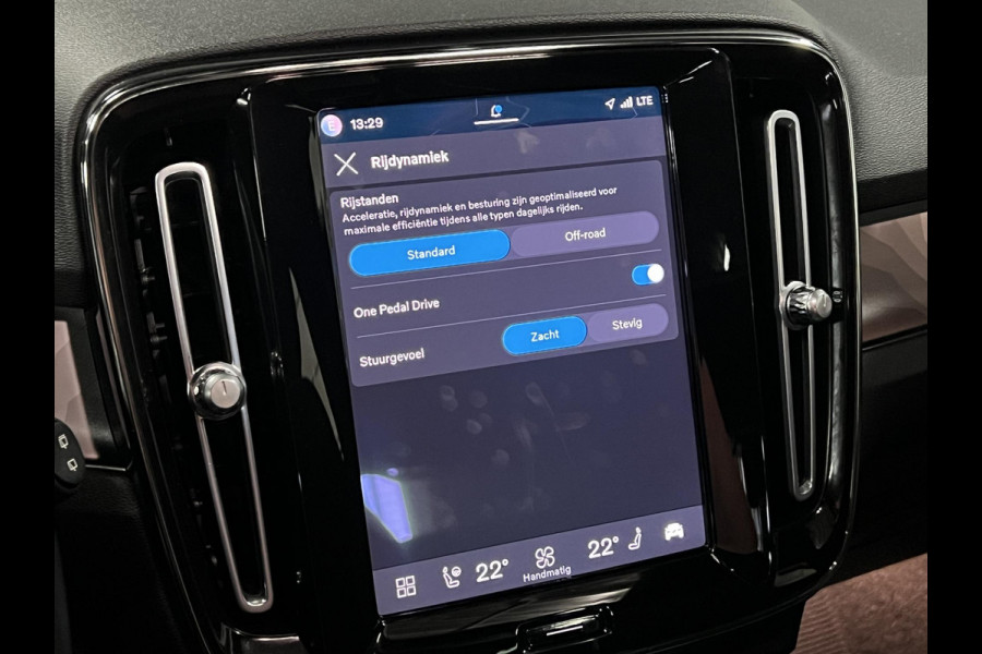 Volvo XC40 Ultimate Open dak | Adapt. cruise | 360 camera | Stuur-/stoelverwarming | Harman/Kardon | Memory | Carplay