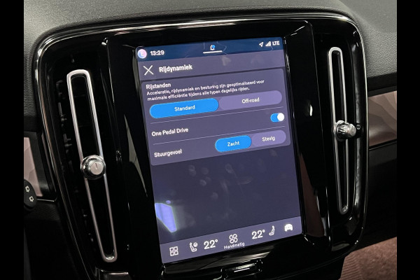 Volvo XC40 Ultimate Open dak | Adapt. cruise | 360 camera | Stuur-/stoelverwarming | Harman/Kardon | Memory | Carplay