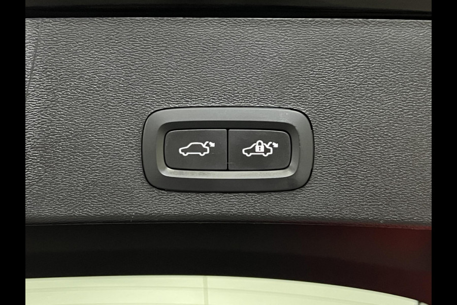 Volvo XC40 Ultimate Open dak | Adapt. cruise | 360 camera | Stuur-/stoelverwarming | Harman/Kardon | Memory | Carplay