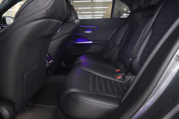 Mercedes-Benz C-Klasse 300 E AMG Line NAP/PANO/HUD/CARPLAY/SFEERVERLICHTING/MEM/BOMVOL