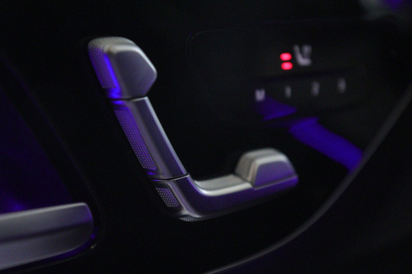 Mercedes-Benz C-Klasse 300 E AMG Line NAP/PANO/HUD/CARPLAY/SFEERVERLICHTING/MEM/BOMVOL
