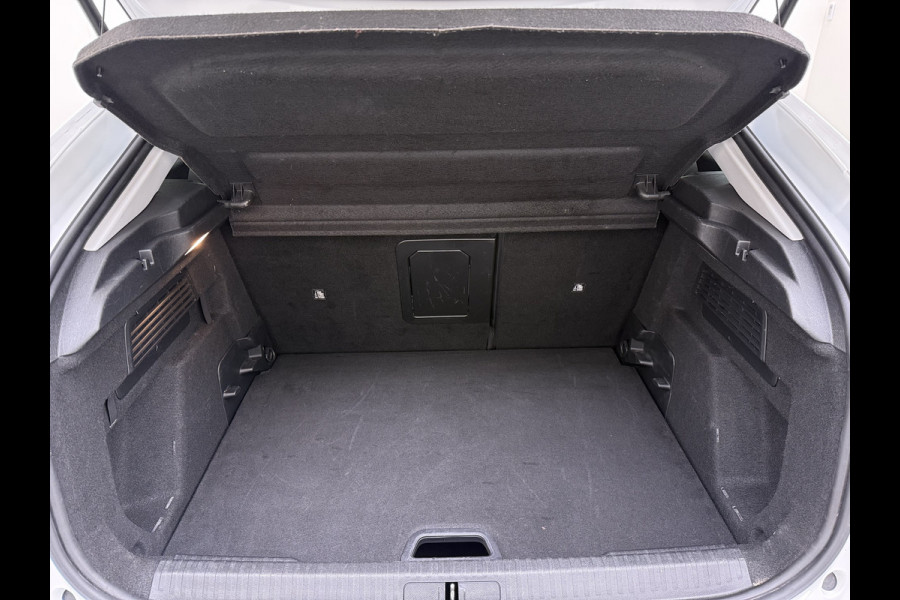 Citroën Ë-C4 Shine Pack Business 50kWh Warmtepomp Leder+Verwarmd Head-Up SOH 95% Adap.Cruise 3D-Navi 360°Camera Apple Carplay Android Auto Ec Stuurverwarming Keyless Lane Assist Privacy Glas Led Lmv DAB Regen-Lichtsensor 1e Eigenaar Origineel Nederlandse Auto
