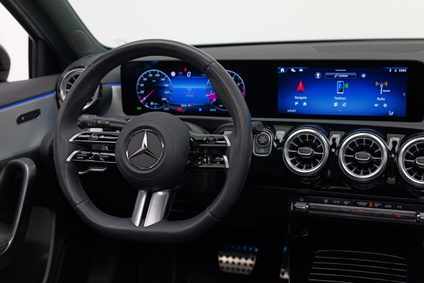 Mercedes-Benz A-Klasse 200 AMG Line |Pano|AlpineGrau|Ambient|