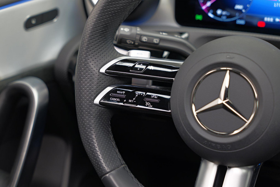 Mercedes-Benz A-Klasse 200 AMG Line |Pano|AlpineGrau|Ambient|