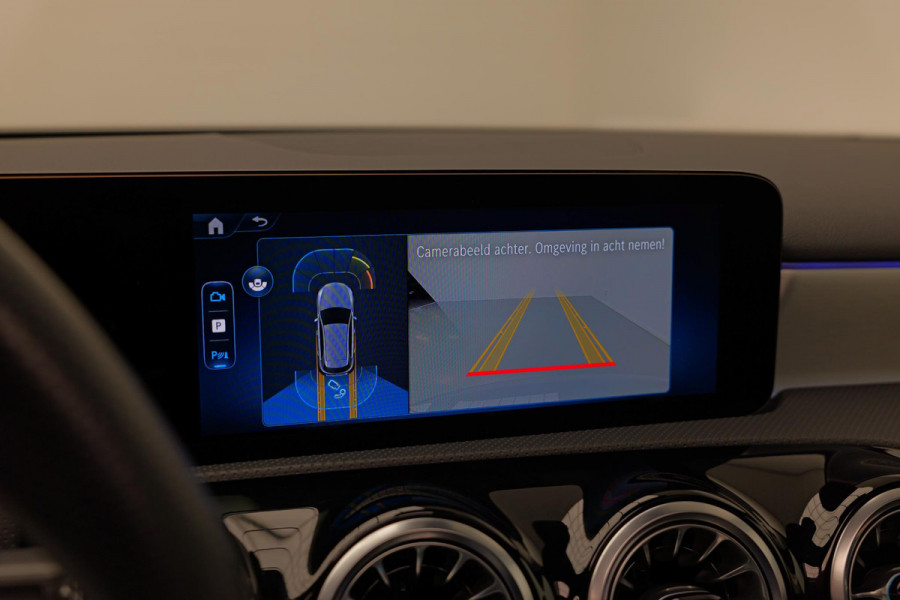 Mercedes-Benz A-Klasse 200 AMG Line |Pano|AlpineGrau|Ambient|