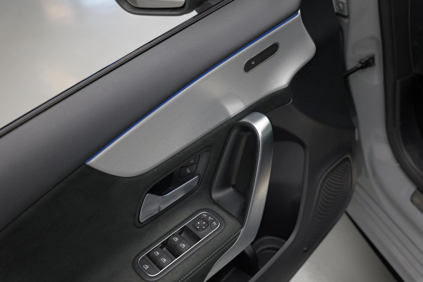 Mercedes-Benz A-Klasse 200 AMG Line |Pano|AlpineGrau|Ambient|