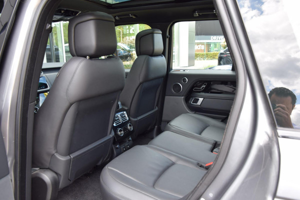Land Rover Range Rover P400e Vogue