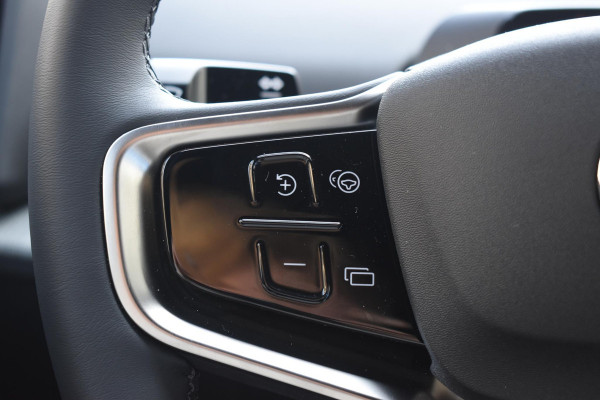 Volvo EX30 272PK Single Motor Extended Range Plus Europa69kWh / Adaptive Cruise control / Extra getint glas / Climate Pack / Achteruitrijcamera / Elektrisch verstelbare stoelen / Parkeersensoren V+A