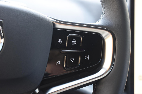 Volvo EX30 272PK Single Motor Extended Range Plus Europa69kWh / Adaptive Cruise control / Extra getint glas / Climate Pack / Achteruitrijcamera / Elektrisch verstelbare stoelen / Parkeersensoren V+A