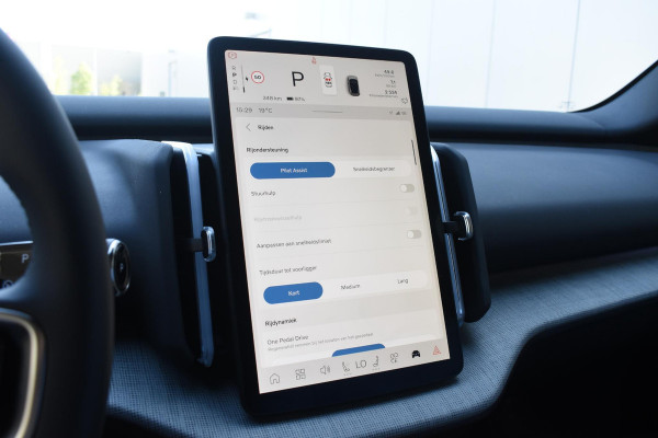 Volvo EX30 272PK Single Motor Extended Range Plus Europa69kWh / Adaptive Cruise control / Extra getint glas / Climate Pack / Achteruitrijcamera / Elektrisch verstelbare stoelen / Parkeersensoren V+A