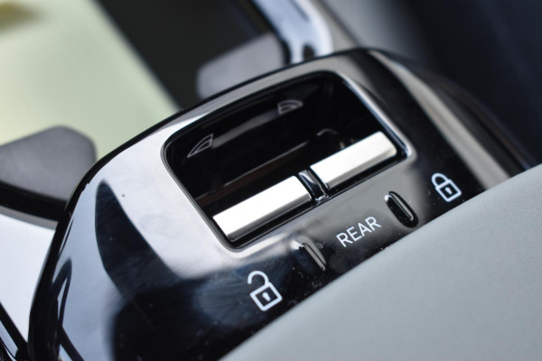 Volvo EX30 272PK Single Motor Extended Range Plus Europa69kWh / Adaptive Cruise control / Extra getint glas / Climate Pack / Achteruitrijcamera / Elektrisch verstelbare stoelen / Parkeersensoren V+A