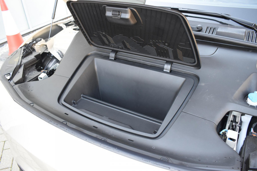 Volvo EX30 272PK Single Motor Extended Range Plus Europa69kWh / Adaptive Cruise control / Extra getint glas / Climate Pack / Achteruitrijcamera / Elektrisch verstelbare stoelen / Parkeersensoren V+A