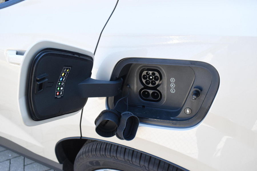 Volvo EX30 272PK Single Motor Extended Range Plus Europa69kWh / Adaptive Cruise control / Extra getint glas / Climate Pack / Achteruitrijcamera / Elektrisch verstelbare stoelen / Parkeersensoren V+A