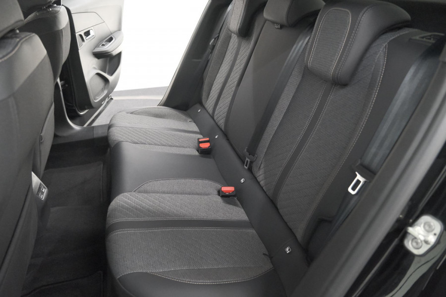 Peugeot 2008 PureTech 100 Allure | Apple Carplay | Parkeersensoren | Climate Control | Cruise Control
