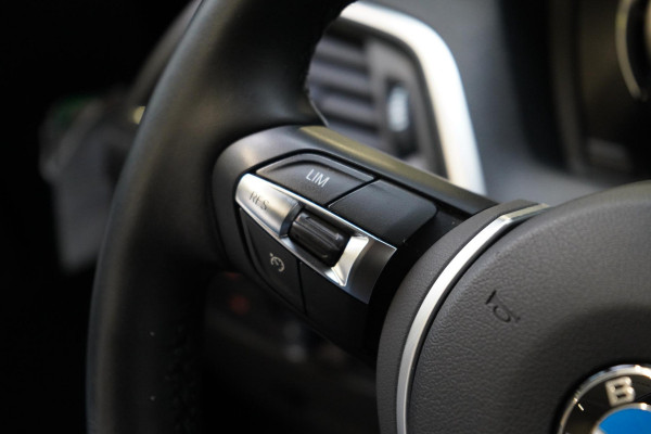 BMW 1-serie 116i Edition M Sport Shadow | Navigatie | Lm velgen | Leder | Unieke km-stand