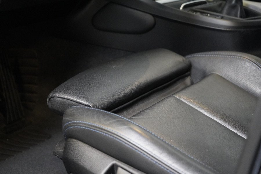 BMW 1-serie 116i Edition M Sport Shadow | Navigatie | Lm velgen | Leder | Unieke km-stand