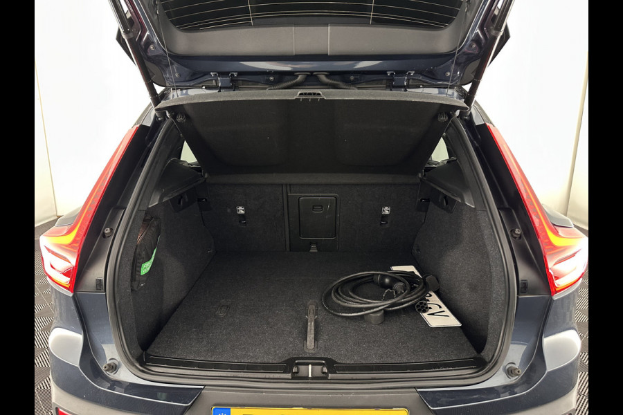 Volvo XC40 Recharge Plus [ 3-Fase ] {SOH-90%} (INCL.BTW) *ADAPTIVE-CRUISE | FULL-LED | BLINDSPOT | HEATED-SPORTSEATS | KEYLESS | DIGI-COCKPIT | CAMERA | PRIVACY-GLASS | ECC | PDC | 19''ALU | TOWBAR*
