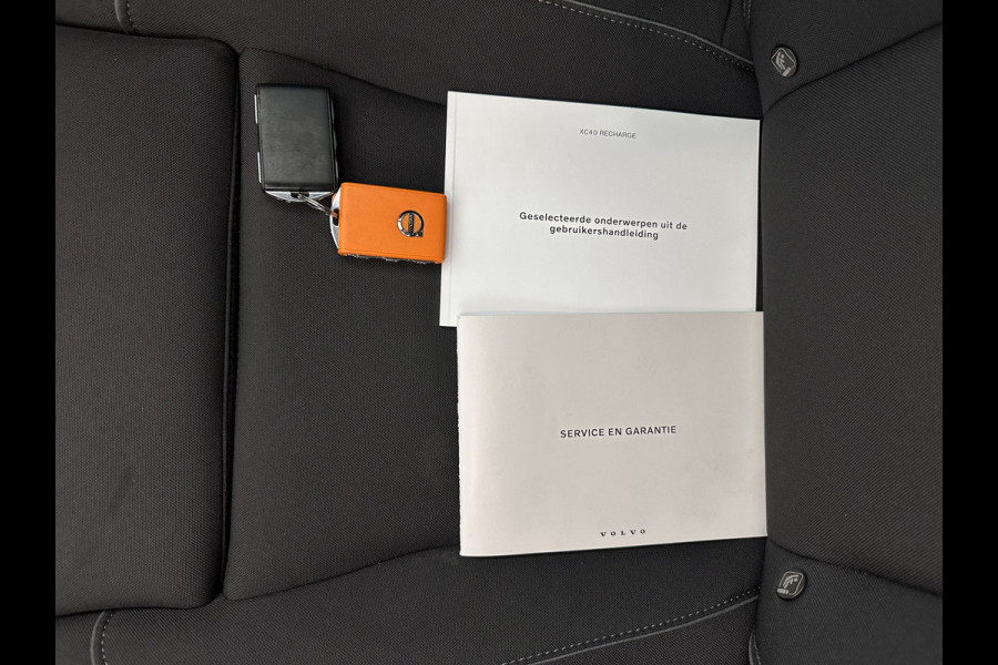 Volvo XC40 Recharge Plus [ 3-Fase ] {SOH-90%} (INCL.BTW) *ADAPTIVE-CRUISE | FULL-LED | BLINDSPOT | HEATED-SPORTSEATS | KEYLESS | DIGI-COCKPIT | CAMERA | PRIVACY-GLASS | ECC | PDC | 19''ALU | TOWBAR*