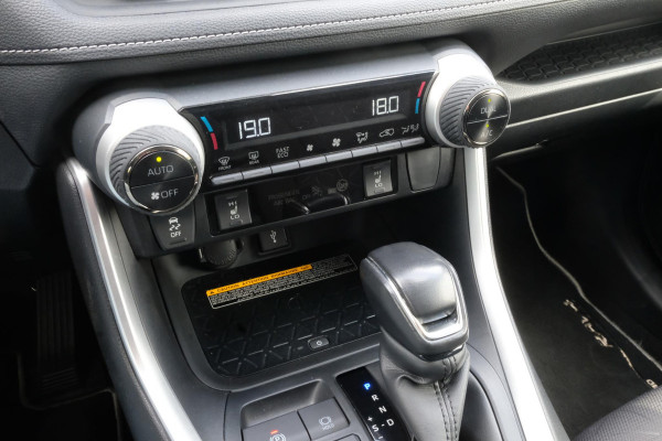 Toyota RAV4 2.5 Hybrid Business 306pk | Trekhaak | Stoelverwarming |  Achteruitrijcamera | Navigatie | Climate Control