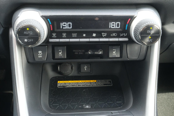 Toyota RAV4 2.5 Hybrid Business 306pk | Trekhaak | Stoelverwarming |  Achteruitrijcamera | Navigatie | Climate Control