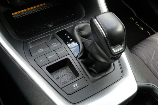 Toyota RAV4 2.5 Hybrid Business 306pk | Trekhaak | Stoelverwarming |  Achteruitrijcamera | Navigatie | Climate Control