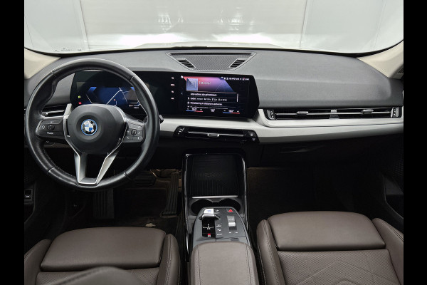 BMW iX1 XDrive30 Launch Edition 67 kWh(NL-auto, 1e Eig, Dealer OnderH, Navi, Leder, Climate Con, Etc)