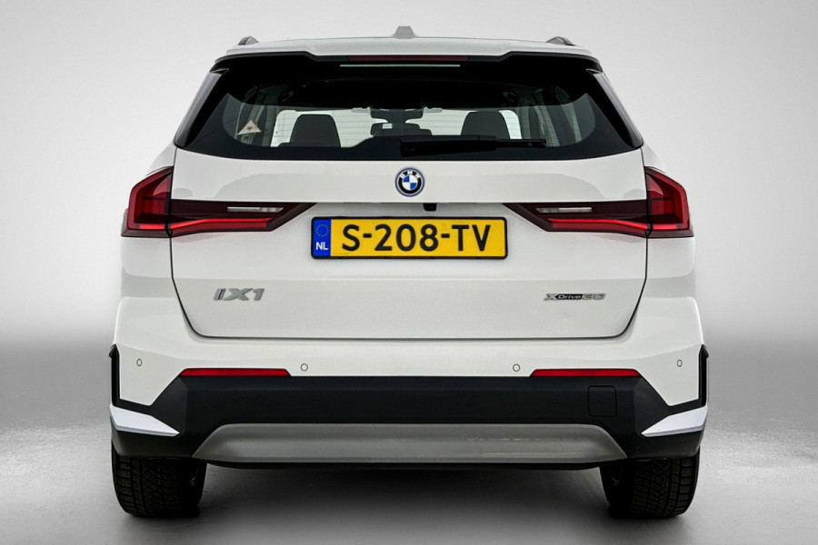 BMW iX1 XDrive30 Launch Edition 67 kWh(NL-auto, 1e Eig, Dealer OnderH, Navi, Leder, Climate Con, Etc)