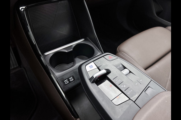 BMW iX1 XDrive30 Launch Edition 67 kWh(NL-auto, 1e Eig, Dealer OnderH, Navi, Leder, Climate Con, Etc)