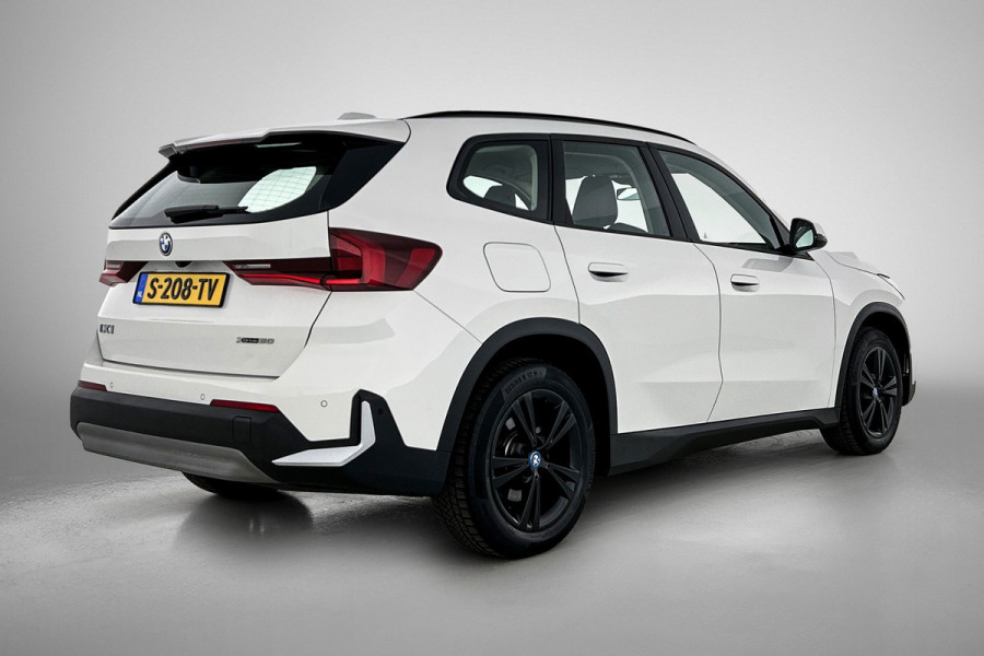 BMW iX1 XDrive30 Launch Edition 67 kWh(NL-auto, 1e Eig, Dealer OnderH, Navi, Leder, Climate Con, Etc)