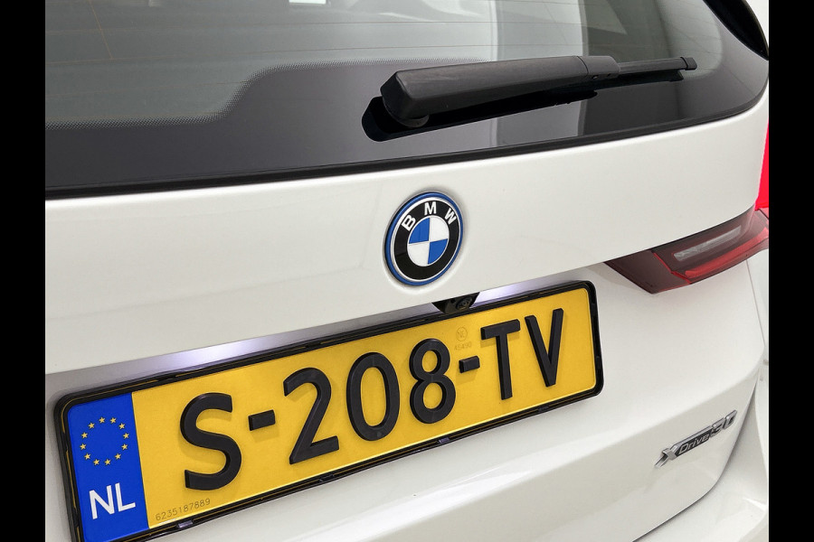 BMW iX1 XDrive30 Launch Edition 67 kWh(NL-auto, 1e Eig, Dealer OnderH, Navi, Leder, Climate Con, Etc)