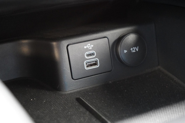 Ford Kuga 2.5 PHEV ST-Line | Soh 99% | Camera | Carplay | Navigatie | Stoelverwarming | All-seasonbanden