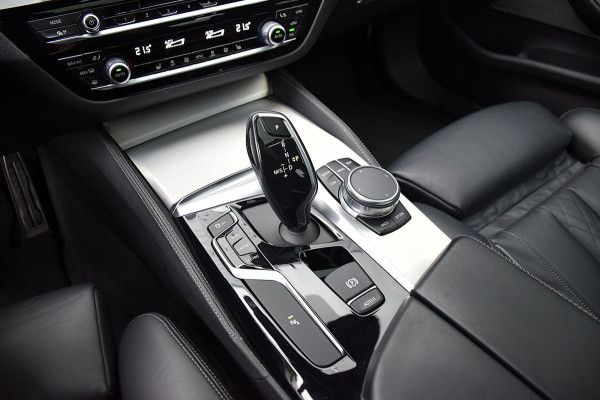 BMW 5 Serie 520i Corporate Lease High Executive*2e eigenaar*112Dkm*NAP*Dak*H&K*