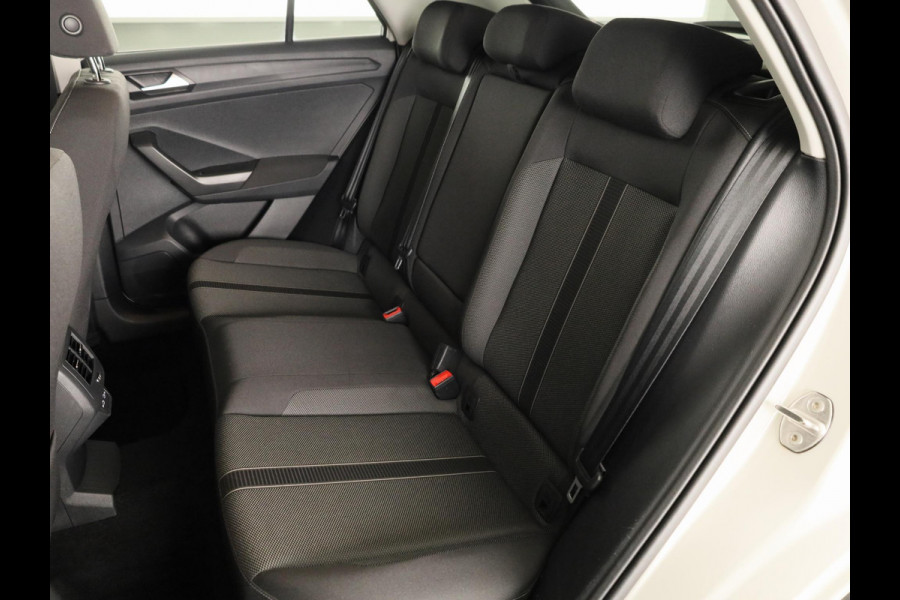 Volkswagen T-Roc 1.0 TSI Life 110pk | Navigatie | Parkeercamera | Adaptieve cruise controle | Apple Carplay