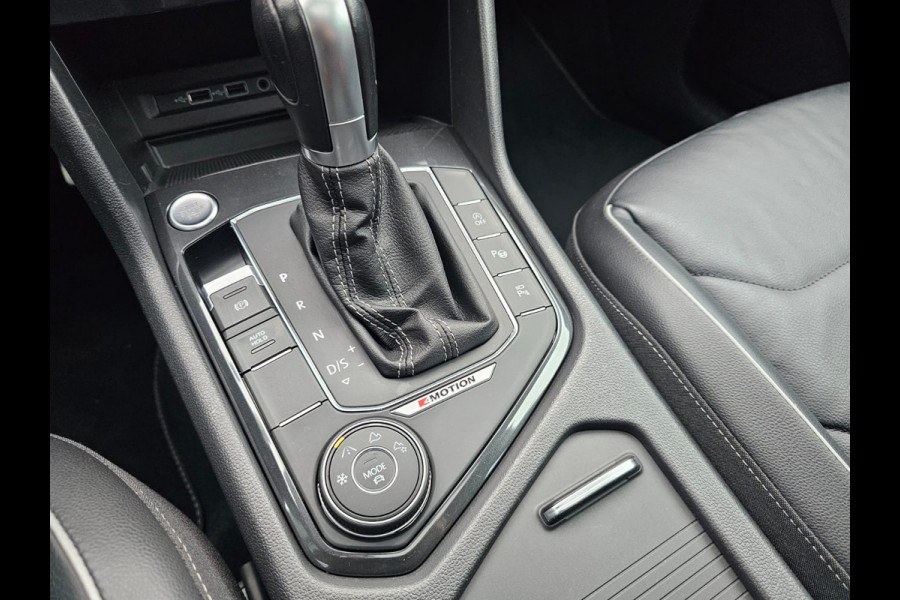 Volkswagen Tiguan 2.0 TSI 4MOTION 220PK R-Line | Pano | HUD | Dynaudio | Leder | Stoelverwarming | 360 camera | Lane/Park/Light Assist |  Vol |