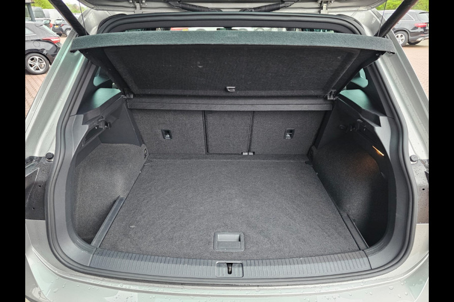 Volkswagen Tiguan 2.0 TSI 4MOTION 220PK R-Line | Pano | HUD | Dynaudio | Leder | Stoelverwarming | 360 camera | Lane/Park/Light Assist |  Vol |
