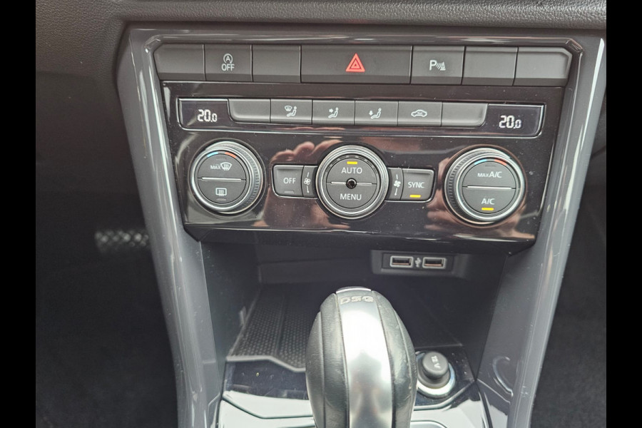 Volkswagen T-Roc 2.0 TSI 190PK 4Motion Sport | Automaat | LED | Trekhaak | Navi | ACC | Twotone | PDC voor en achter | All-seasons |