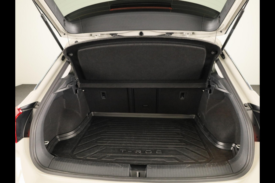 Volkswagen T-Roc 1.0 TSI Life 110pk | Navigatie | Parkeercamera | Adaptieve cruise controle | Apple Carplay