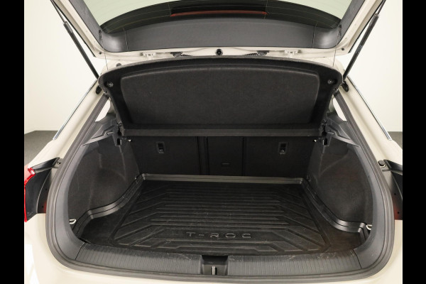 Volkswagen T-Roc 1.0 TSI Life 110pk | Navigatie | Parkeercamera | Adaptieve cruise controle | Apple Carplay