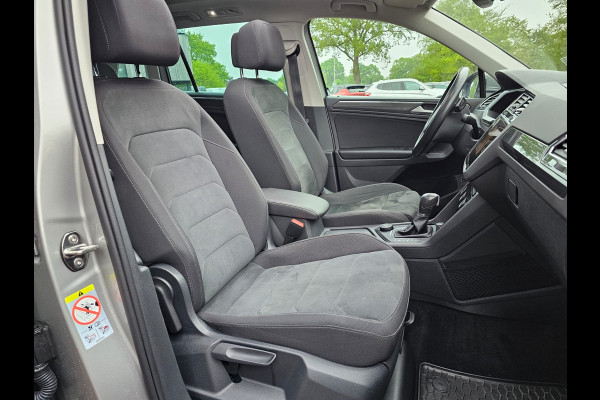 Volkswagen Tiguan 2.0 TSI 4MOTION Highline | Automaat | Pano | LED | Navi | App-connect | Camera | All-seasons | Elek. achterklep |  Park Assist |