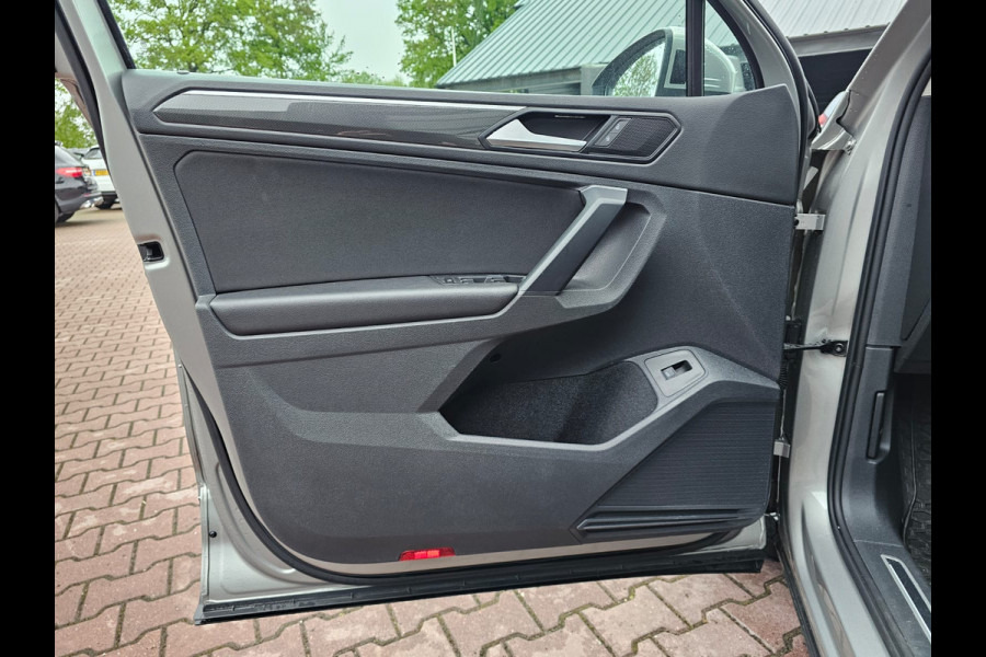 Volkswagen Tiguan 2.0 TSI 4MOTION Highline | Automaat | Pano | LED | Navi | App-connect | Camera | All-seasons | Elek. achterklep |  Park Assist |