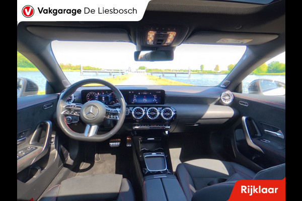 Mercedes-Benz CLA-Klasse Shooting Brake 250 e AMG Line Panorama-dak/ led verlichting / Burmester / Ambient verlichting