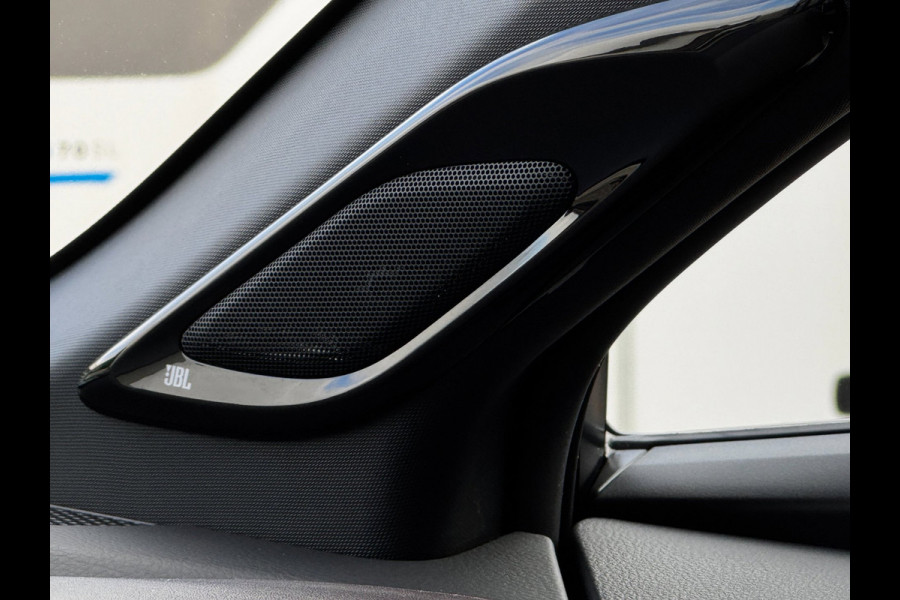 Toyota C-HR 1.2 Executive | Trekhaak | Camera | NL-Auto | Stoelverwarming | JBL | Climate Control |