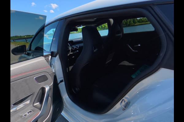 Mercedes-Benz CLA-Klasse Shooting Brake 250 e AMG Line Panorama-dak/ led verlichting / Burmester / Ambient verlichting