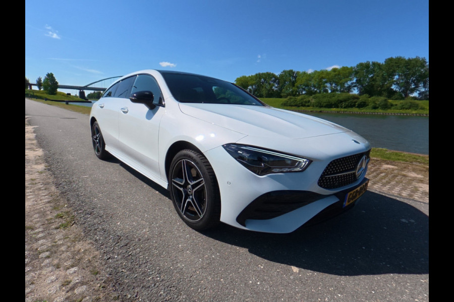 Mercedes-Benz CLA-Klasse Shooting Brake 250 e AMG Line Panorama-dak/ led verlichting / Burmester / Ambient verlichting