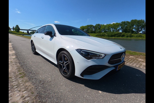 Mercedes-Benz CLA-Klasse Shooting Brake 250 e AMG Line Panorama-dak/ led verlichting / Burmester / Ambient verlichting