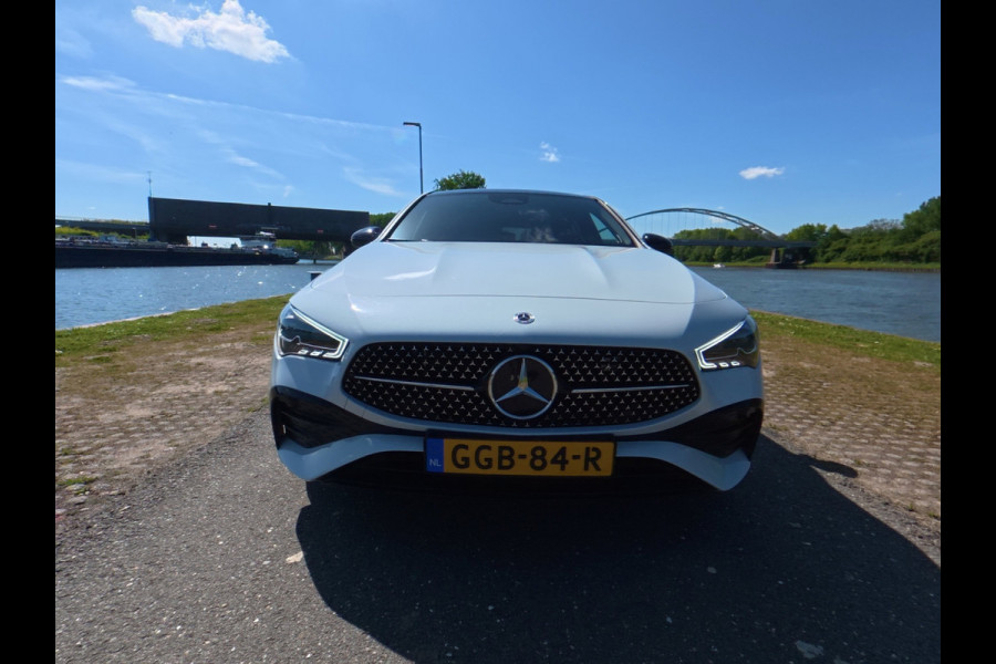 Mercedes-Benz CLA-Klasse Shooting Brake 250 e AMG Line Panorama-dak/ led verlichting / Burmester / Ambient verlichting