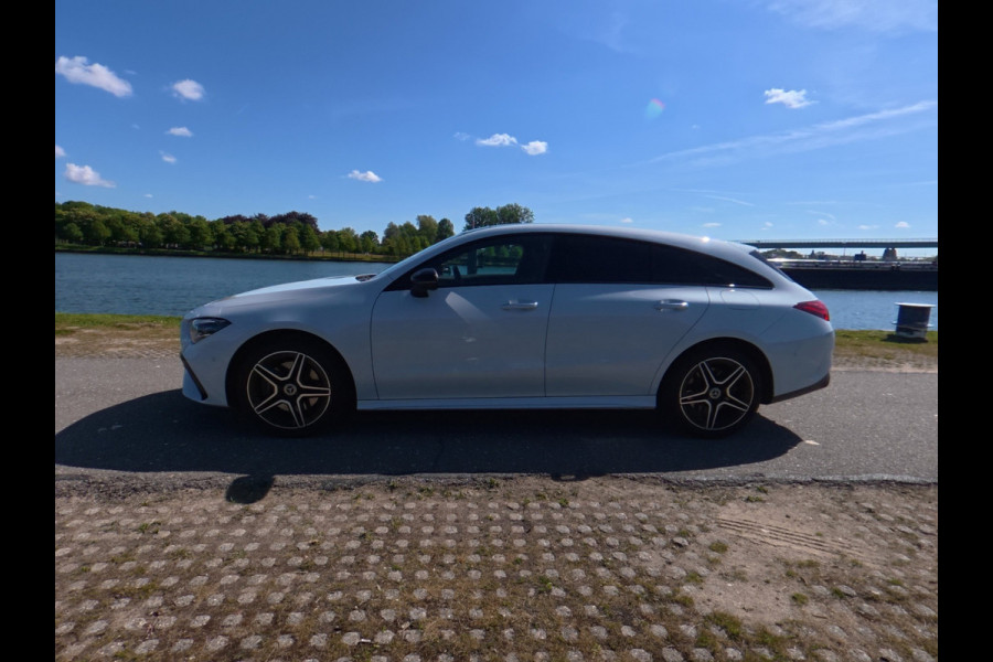 Mercedes-Benz CLA-Klasse Shooting Brake 250 e AMG Line Panorama-dak/ led verlichting / Burmester / Ambient verlichting