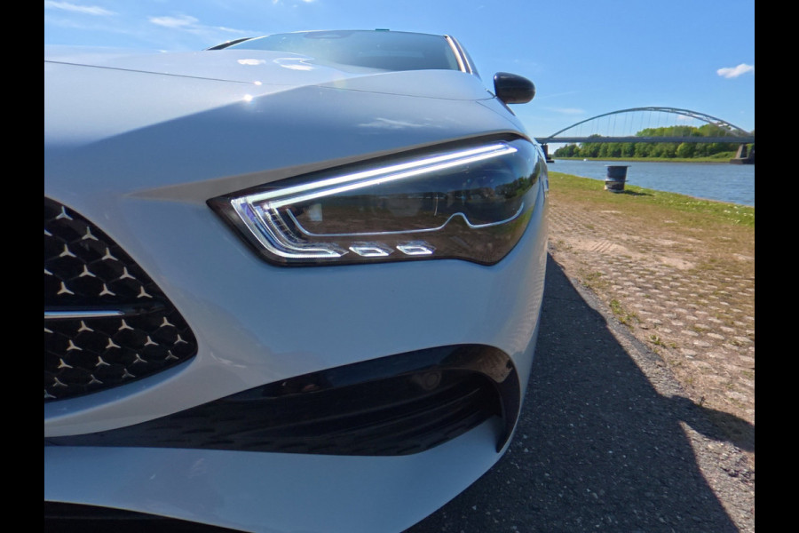 Mercedes-Benz CLA-Klasse Shooting Brake 250 e AMG Line Panorama-dak/ led verlichting / Burmester / Ambient verlichting