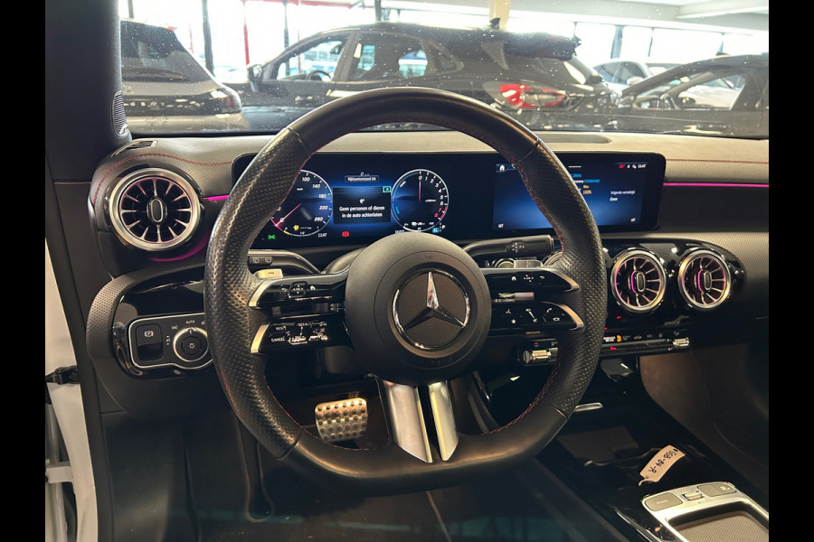 Mercedes-Benz CLA-Klasse Shooting Brake 250 e AMG Line Panorama-dak/ led verlichting / Burmester / Ambient verlichting