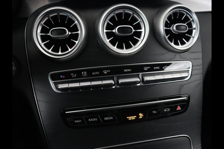 Mercedes-Benz C-Klasse 180 Business Solution AMG | Stoelverwarming | Leder/Alcantara | Carplay | Digital Cockpit | Camera | Full LED | Park Assist | Cruise control | Bluetooth | Climate control